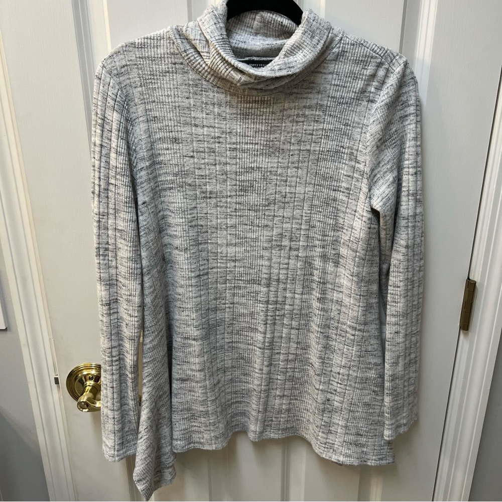 Simply Vera mockneck top